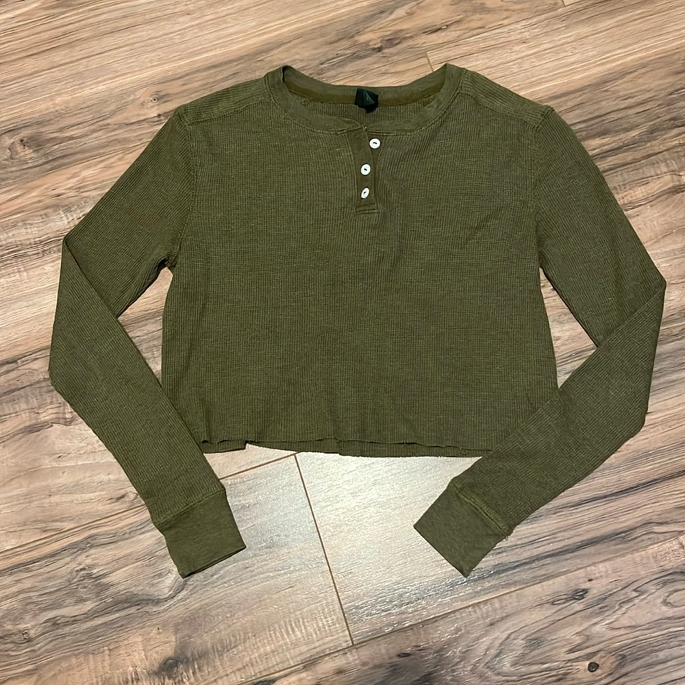 Wild Fable Women’s Olive Green crop top Size Medium
